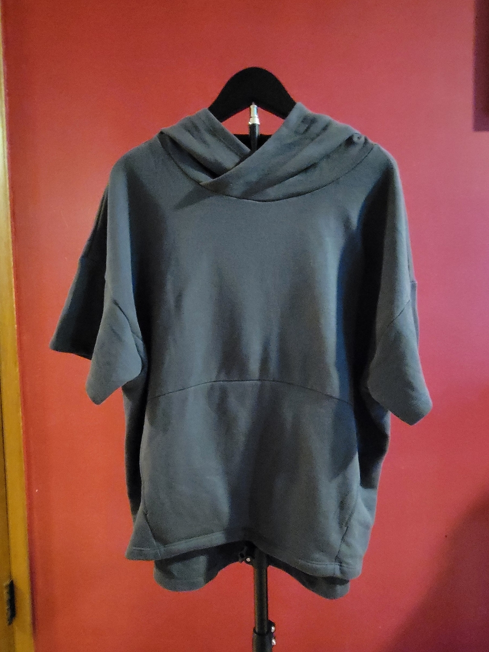 Guru Active-Women's Short Sleeve Hoodie - Charcoal Gray